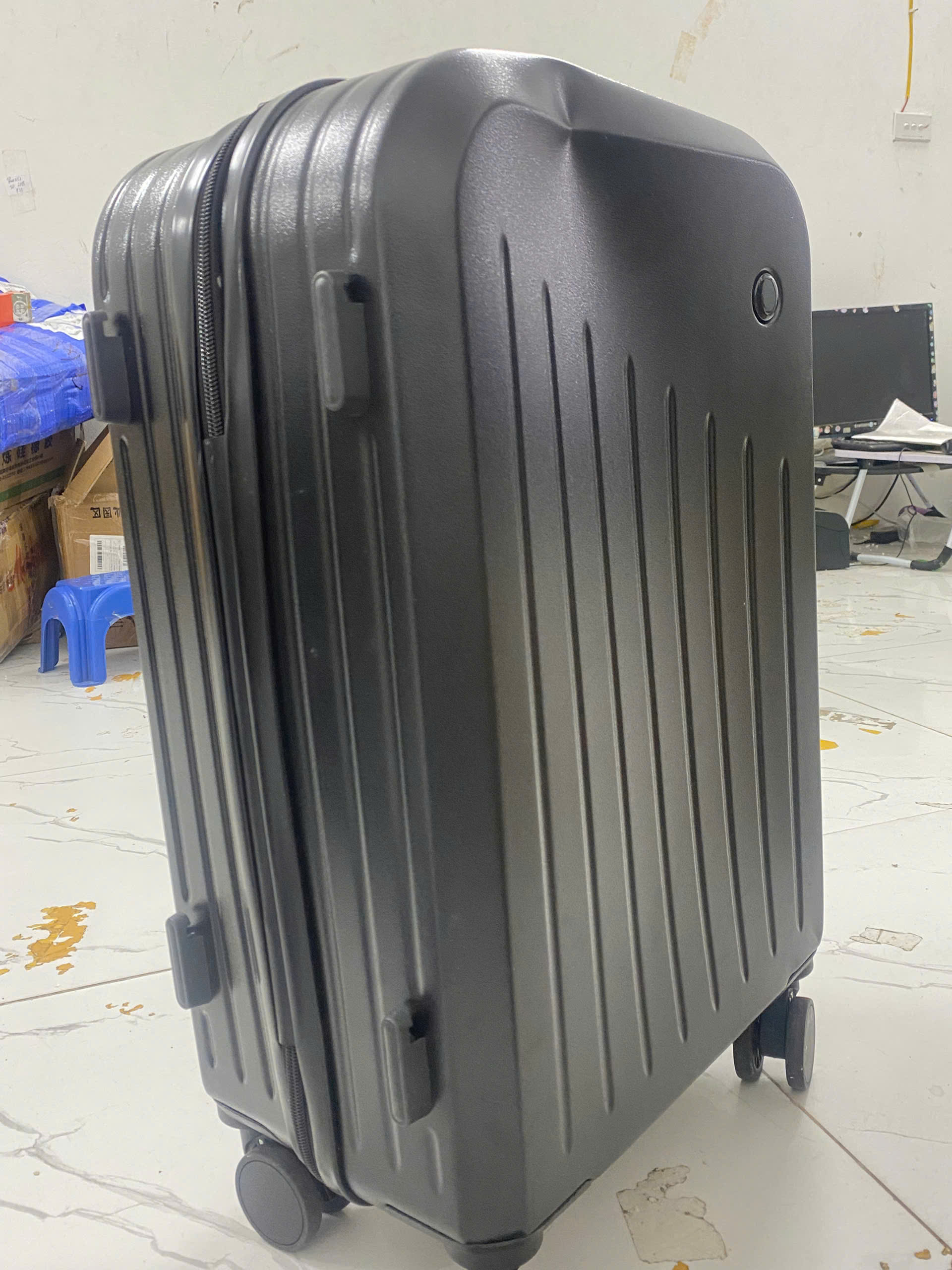 VALY SIZE 20 MÀU ĐEN KHÔNG  CỐP SỈ 460K( MÓP NHẸ )