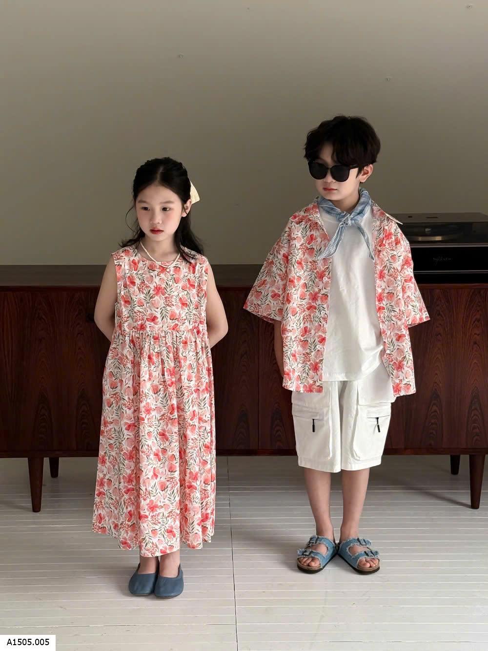 SET ĐÔI HOA LÁ DIỆN HÈ Sỉ váy 165k, áo 130k, quần trắng 150k, quần xám 125k