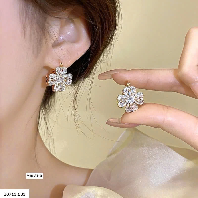 Bông tai hoa bốn lá đính đá zircornia  Giá sỉ 110k/1 đôi