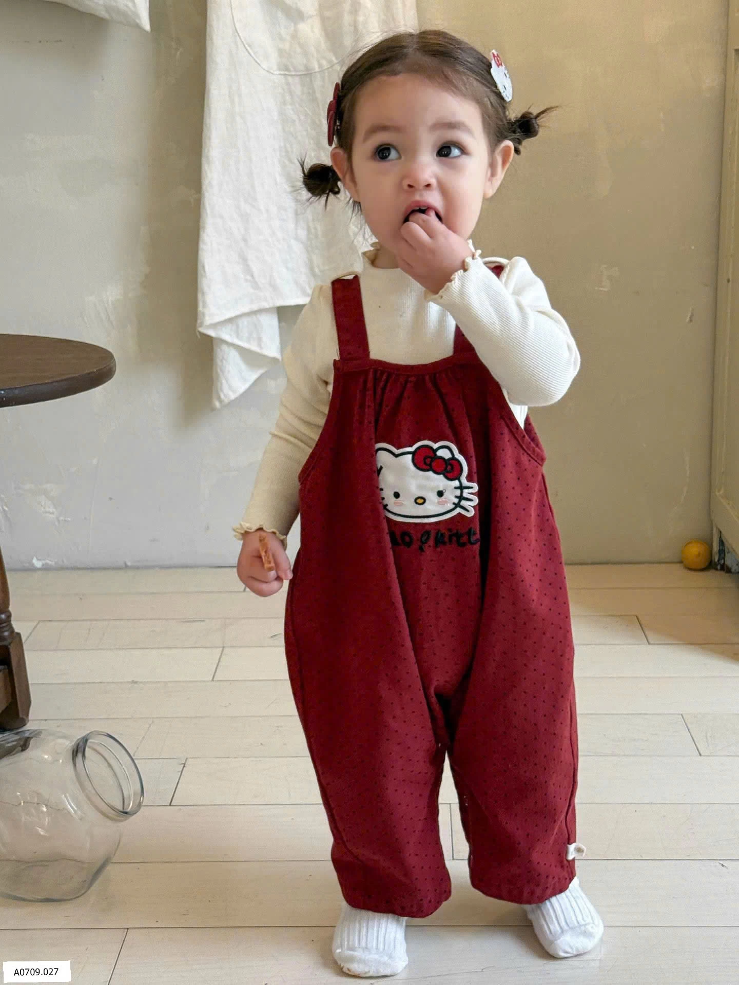 SET 2 MÓN ÁO THUN + YẾM CHẤM BI HELLO KITTY CHO BÉ  Giá sỉ 249k