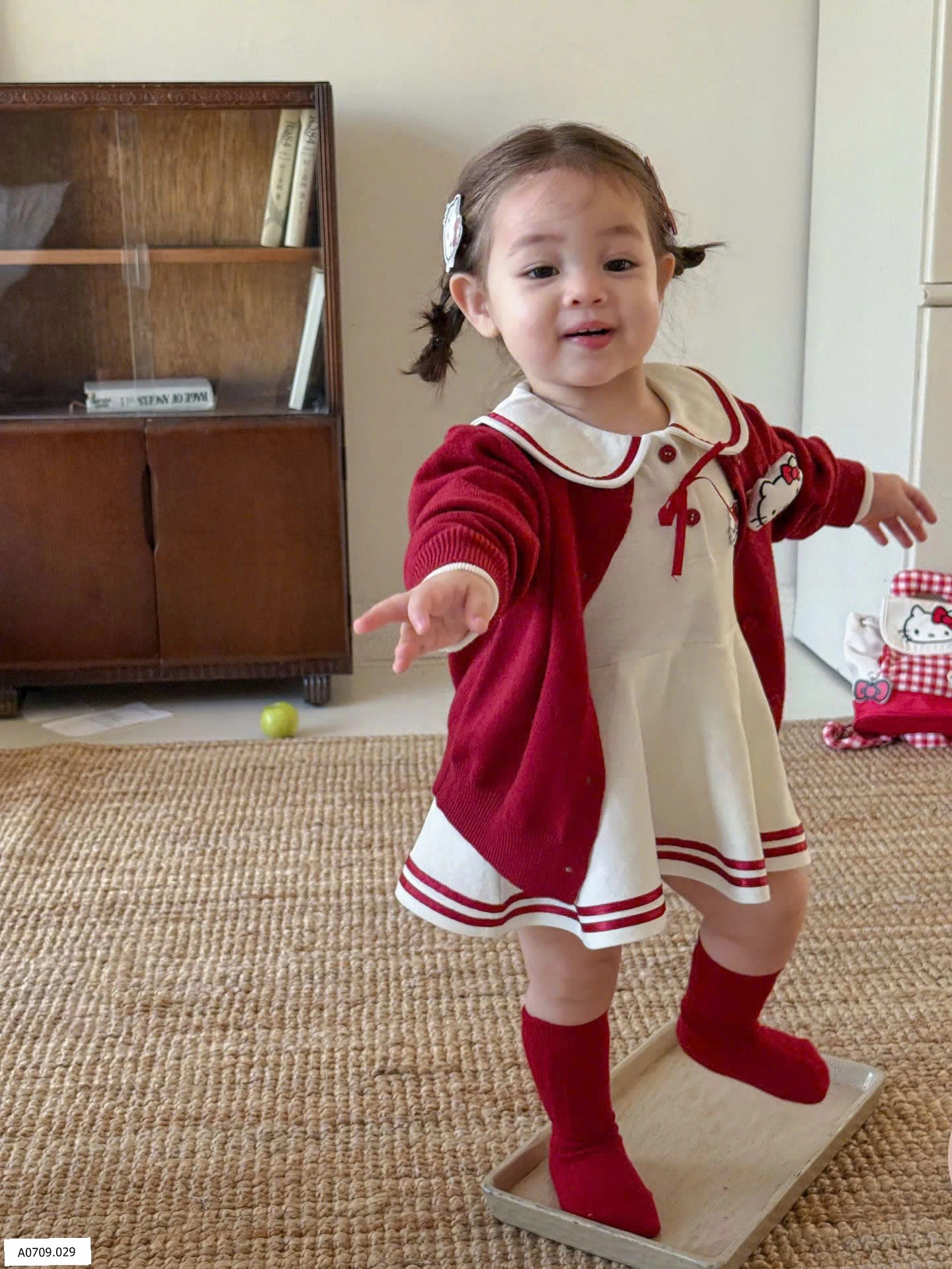 SET VÁY MIX CARDIGAN MÈO KITTY BG  Giá sỉ áo: 173k  váy: 187k 