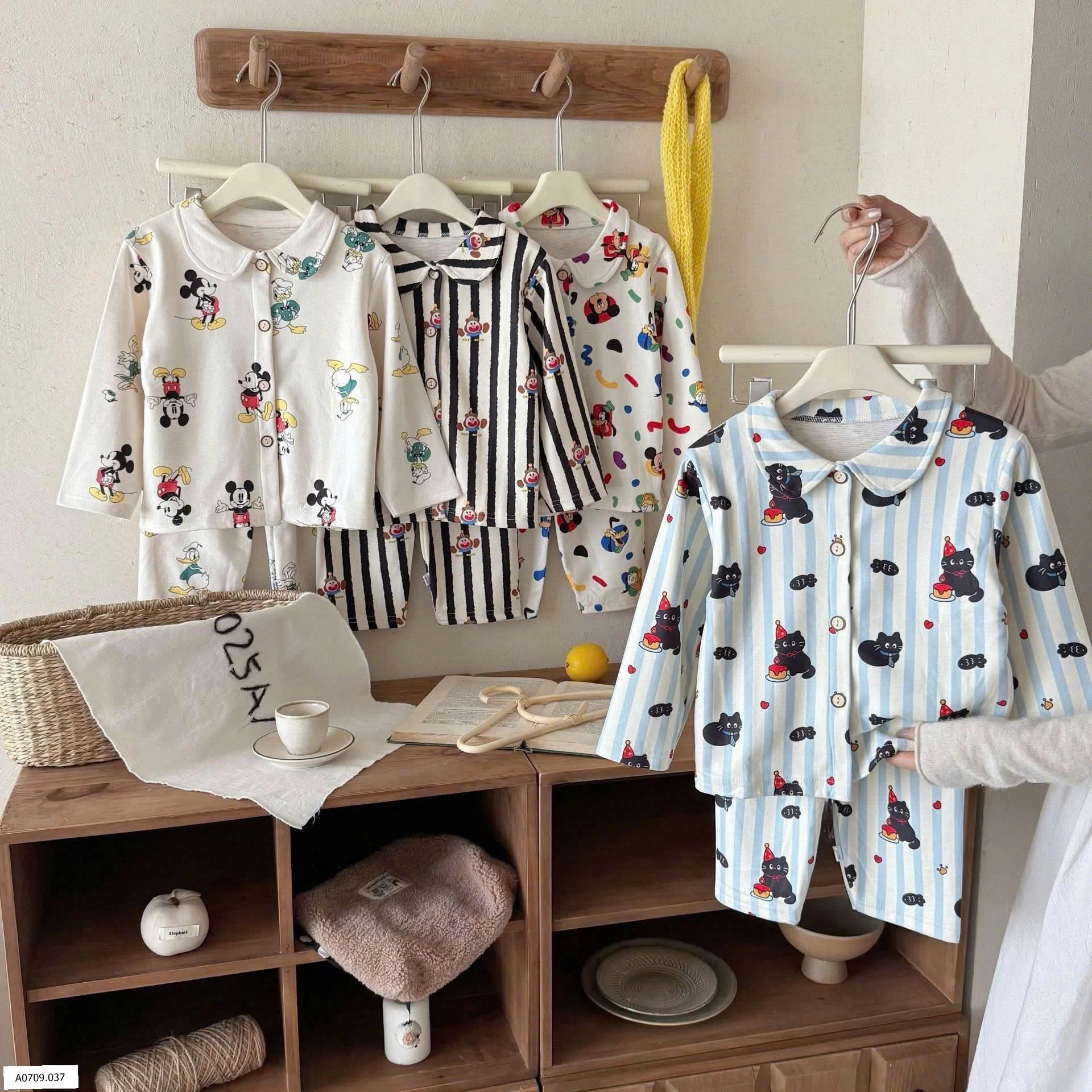 Pizama mẫu mới  Giá sỉ sz 80-110: 93k  Sz 120-160: 120k Sz 165-170: 131k