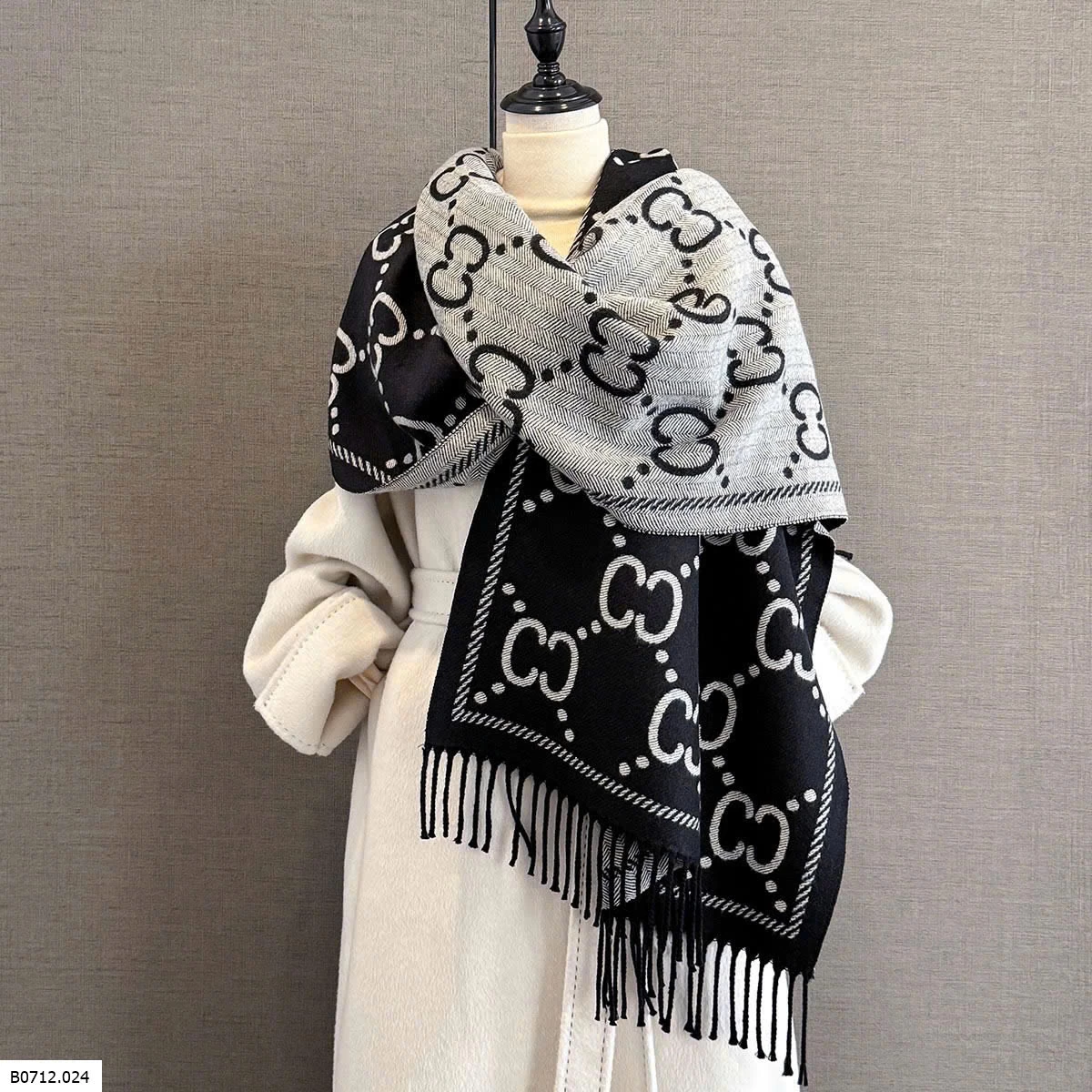 KHĂN QUÀNG CỔ HOẠT TIẾT PHỐI TUA DUA Giá sỉ 130k