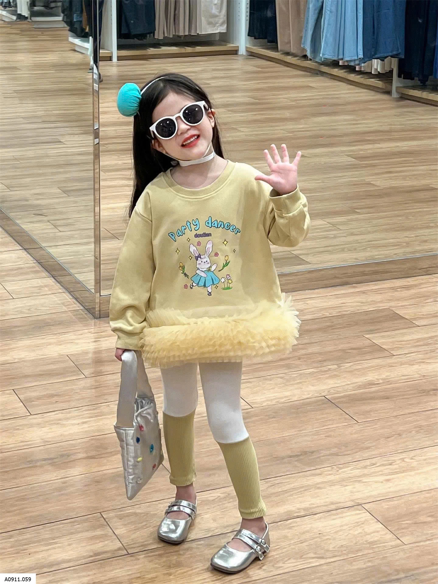 SÉT ÁO NỎ PHỐI VOAN MIX QUẦN LEGGING   Giá sỉ áo: 168k  quần: 96k 