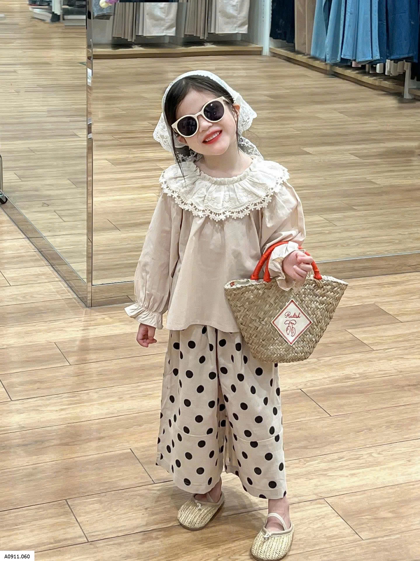 SÉT ÁO THÔ CỔ REN MIX QUẦN CHẤM BI HÀN QUỐC   Giá sỉ áo: 138k  quần: 161k 