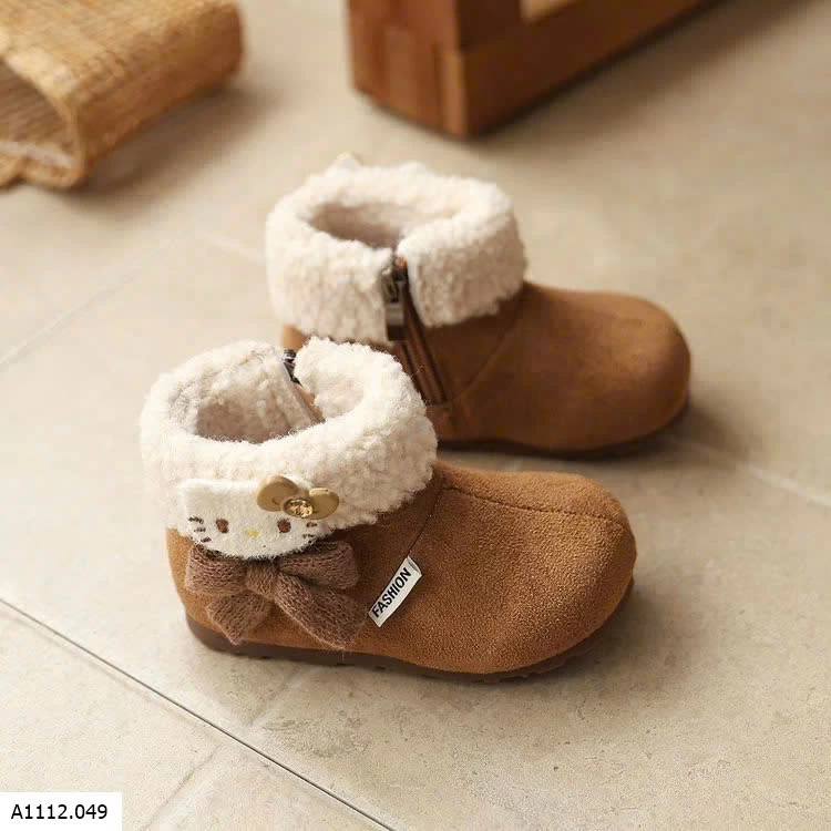 BOOT LÔNG CỪU KITTY  Giá sỉ sz 21-25 giá 163k  sz 26-30 giá 173k  sz 31-33: 182k 