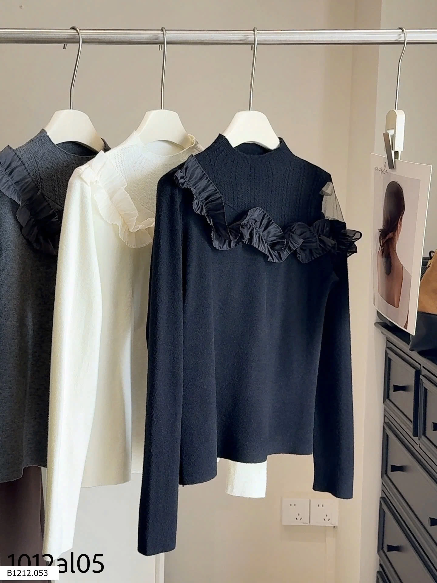 ÁO LEN ANNA CUT-OUT PHỐI REN Giá sỉ 175k