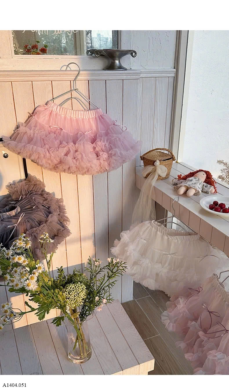 CHÂN VÁY TUTU TẦNG XÒE BÉ GÁI   Giá sỉ như sau: Màu 1-3: 155k  Màu 4: 187k 