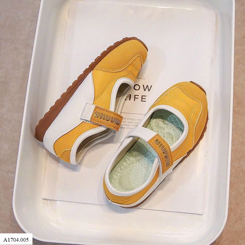 GIÀY THỂ THAO QUAI DÁN CHO BÉ    Giá sỉ như sau: Size 23-25: 129k  Size 26-30: 139k  Size 31-36: 149k 