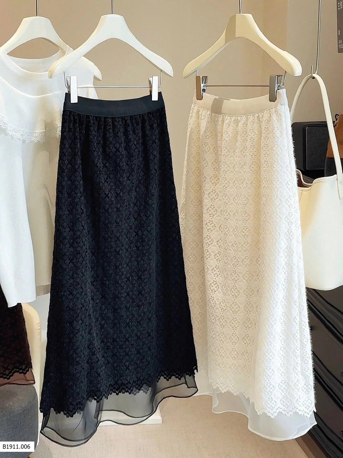 CHÂN VÁY REN PHỐI VOAN ANNA Giá sỉ 200k