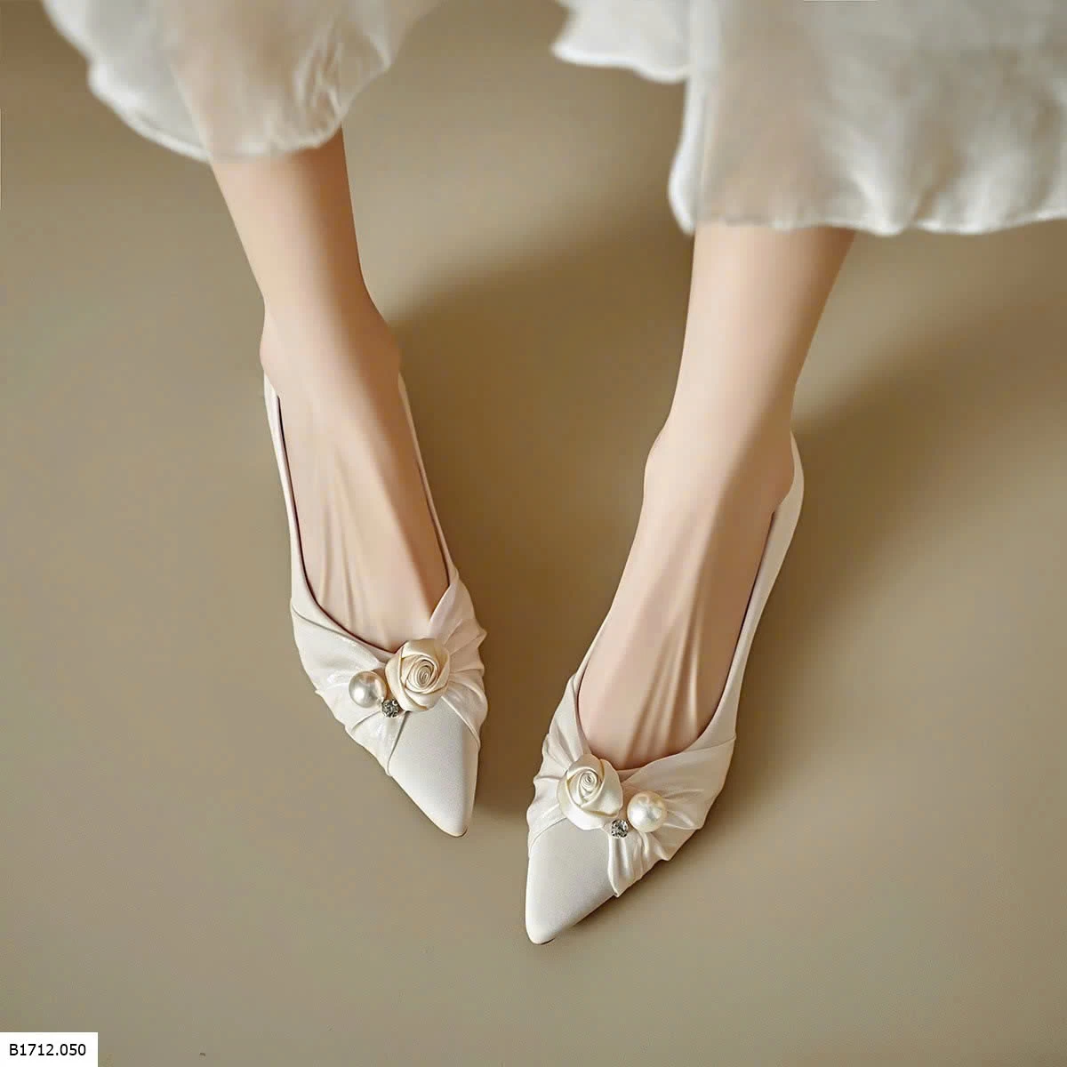 GIÀY ĐẾ BỆT MŨI NHỌN GẮN HOA NỮ Giá sỉ 195k