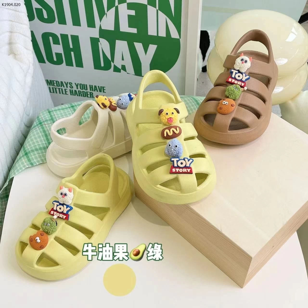 SANDAL DỌ EVA MỀM KÈM STICKER Si 80k