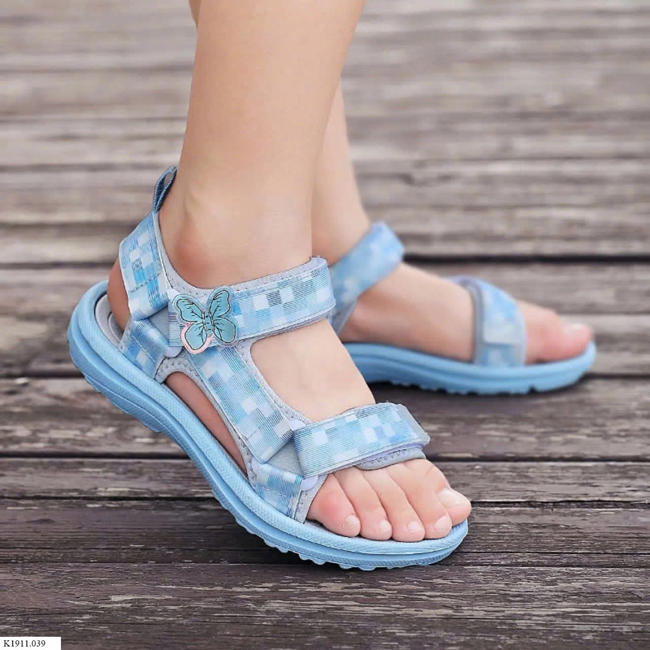 SANDAL BÉ GÁI HOẠT TIẾT CARO  Sỉ 135k