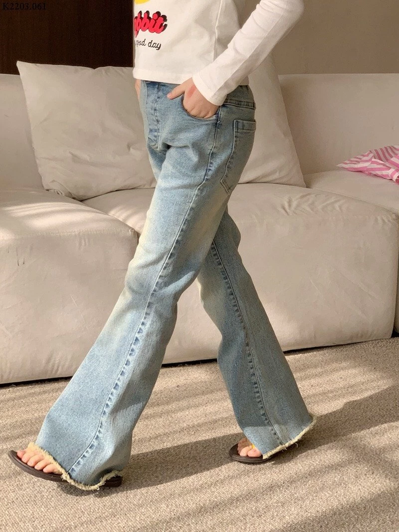 SET ÁO CRT MIX QUẦN JEANS ỐNG LOE giá áo : 118k  Giá quần: 178k