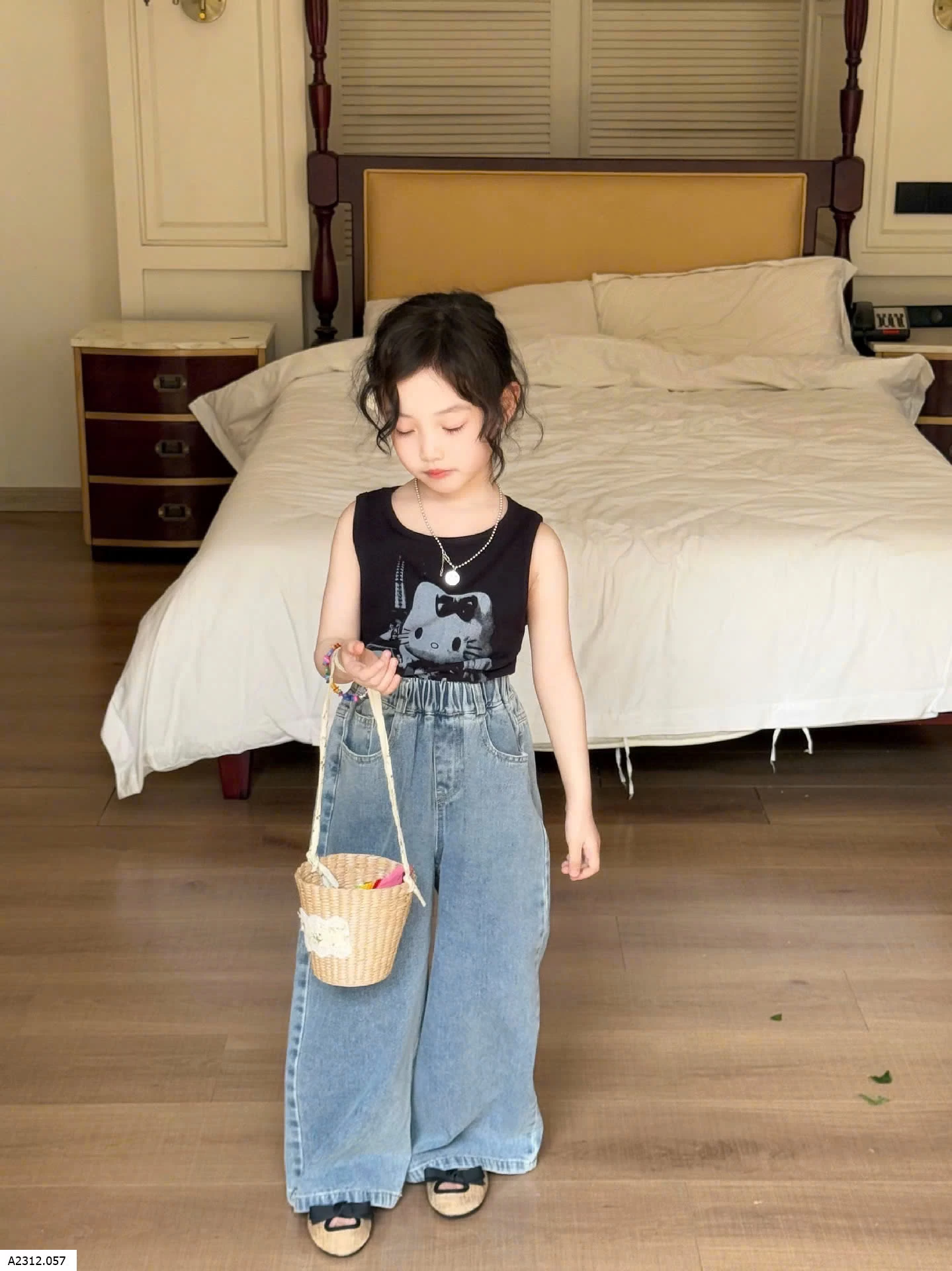 SET ÁO ĐEN KItty Mix quần JEANS suông cho bé Giá sỉ Áo 92k Quần 179k