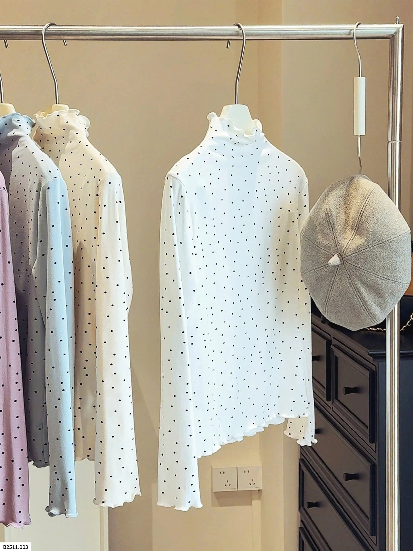 ÁO CHẤM BI VIỀN BÈO CHO NỮ  Giá sỉ 130k