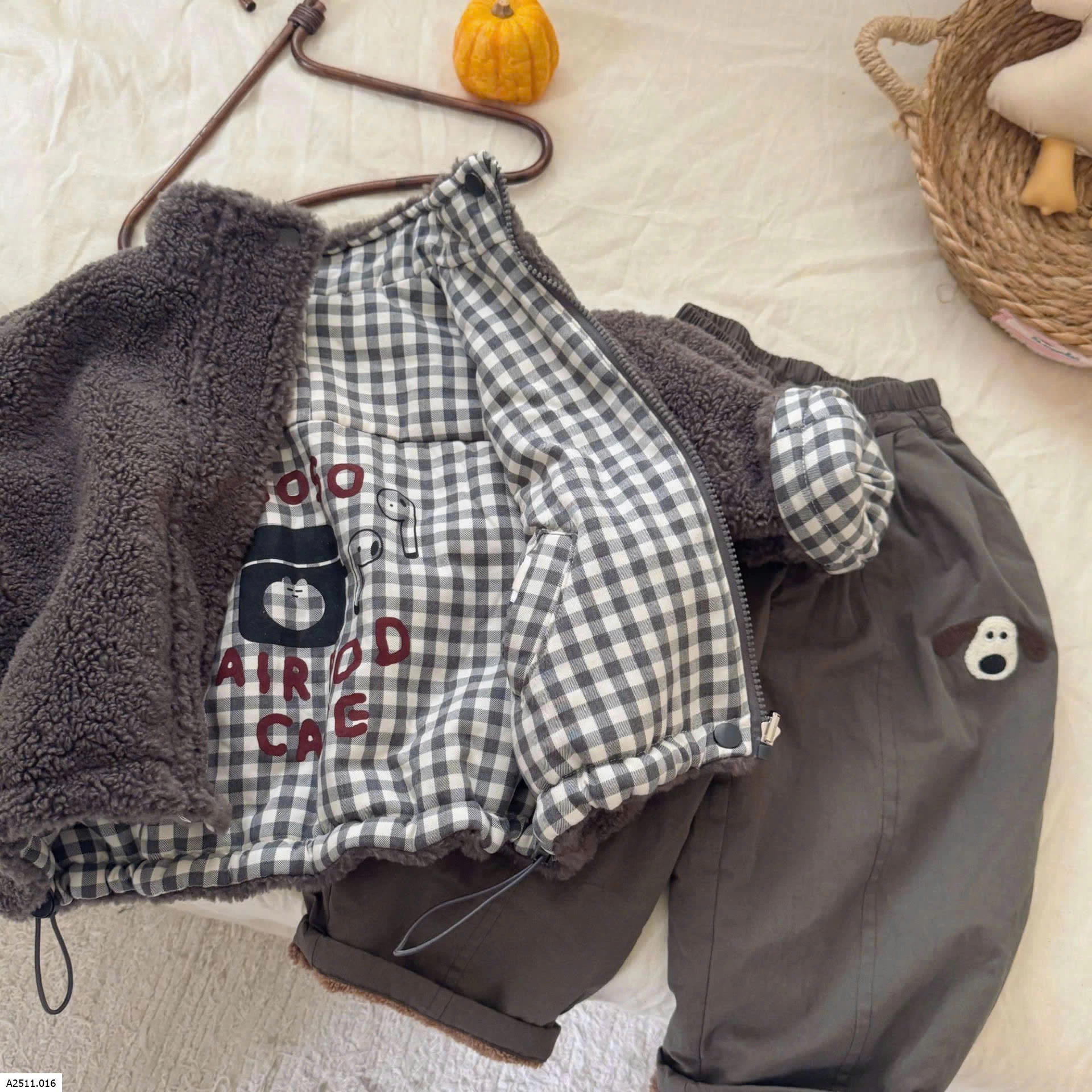 ÁO KHOÁC KẺ CARO PHỐI QUẦN LÓT LÔNG BT  Giá sỉ Khoác: 264k  Quần: 193k 