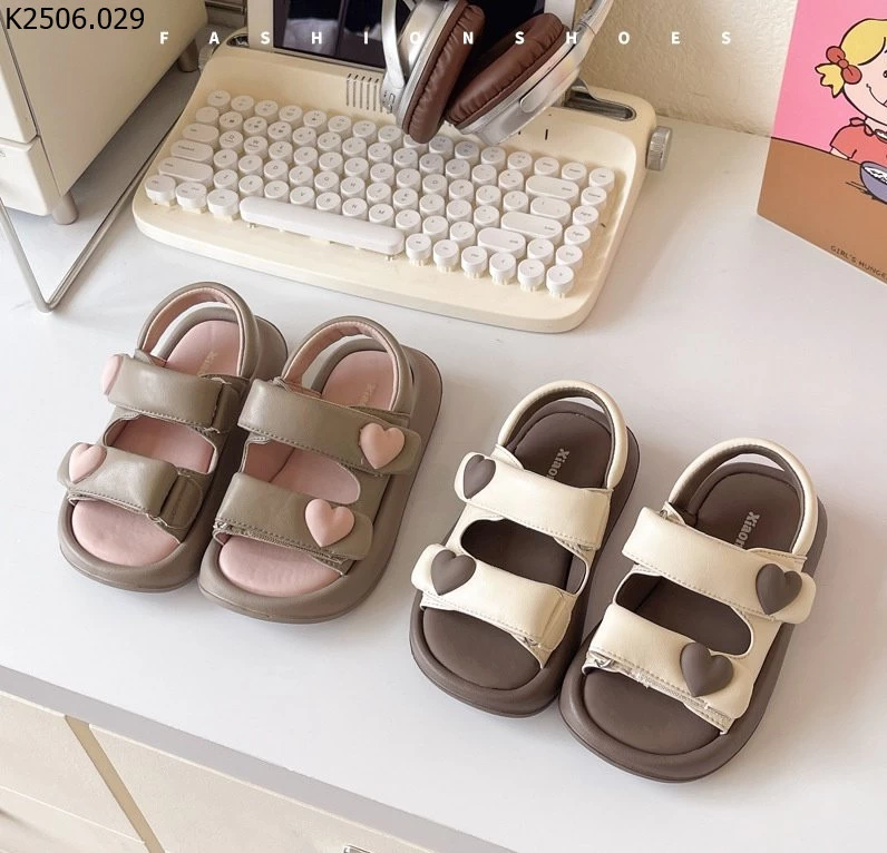 DÉP SANDAL QUAI TRÁI TIM Sỉ Size 26-30 --- G.i.á sỉ #140k Size 31-37 --- G.i.á sỉ #145k