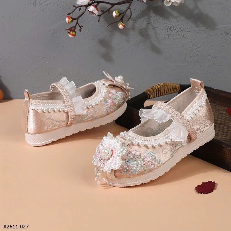 GIÀY THÊU HOA ĐÍNH NGỌC CỔ TRANG   Giá sỉ 125k