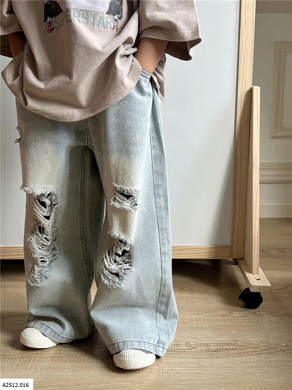 QUẦN JEANS SUÔNG RÁCH BẠC GỐI SNIDOLS Giá sỉ sz 90-140 giá 200k sz 150 giá 218k sz 160 giá 234k