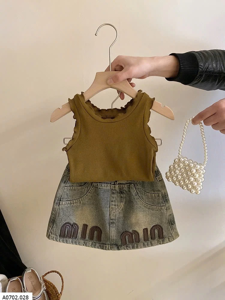SET ÁO BA LỖ MIX CHÂN VÁY JEAN   giá sỉ như sau áo: 83k  váy: 136k 