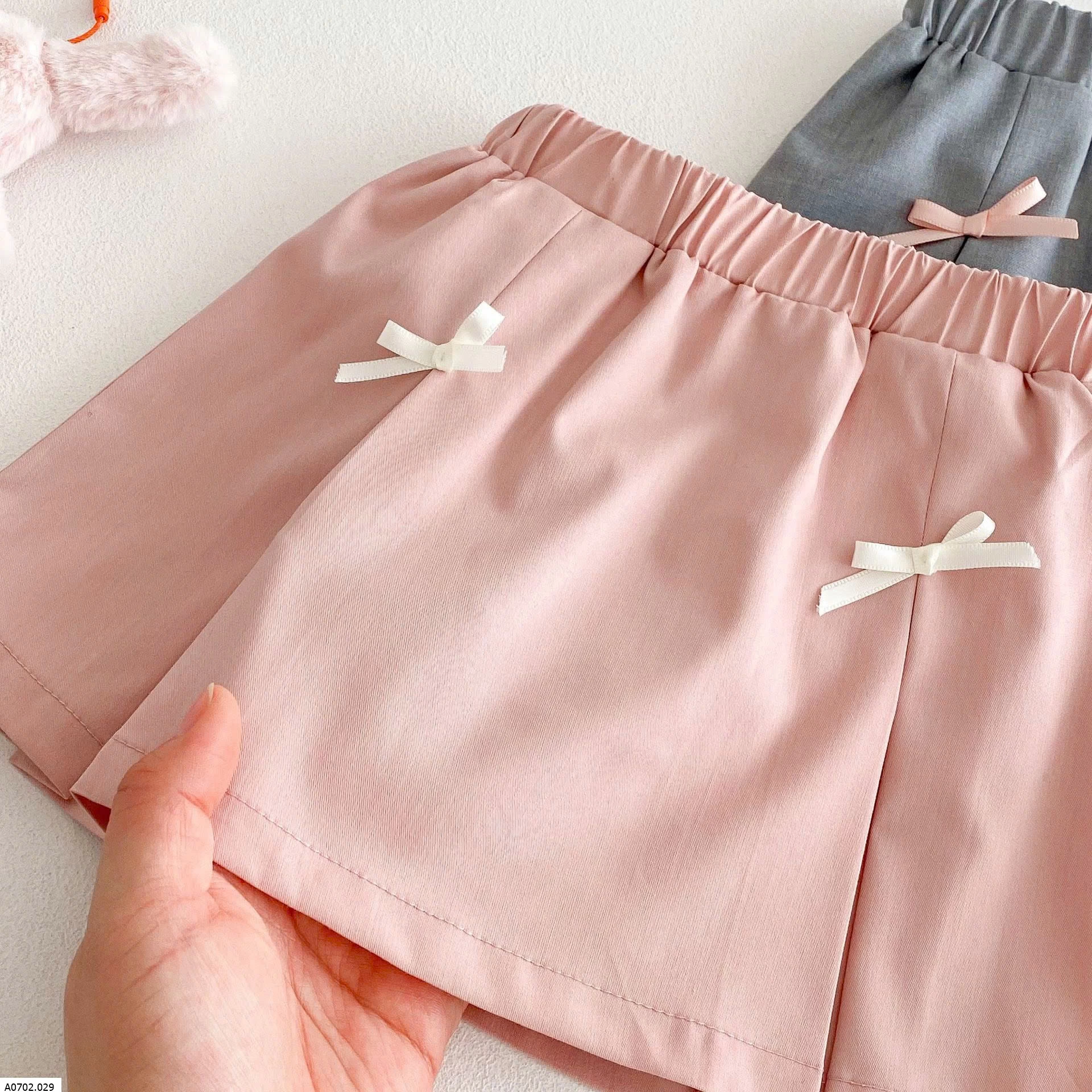 SET ÁO THUN MIX CHÂN VÁY NƠ     giá sỉ như sau áo: 71k  váy: 74k 