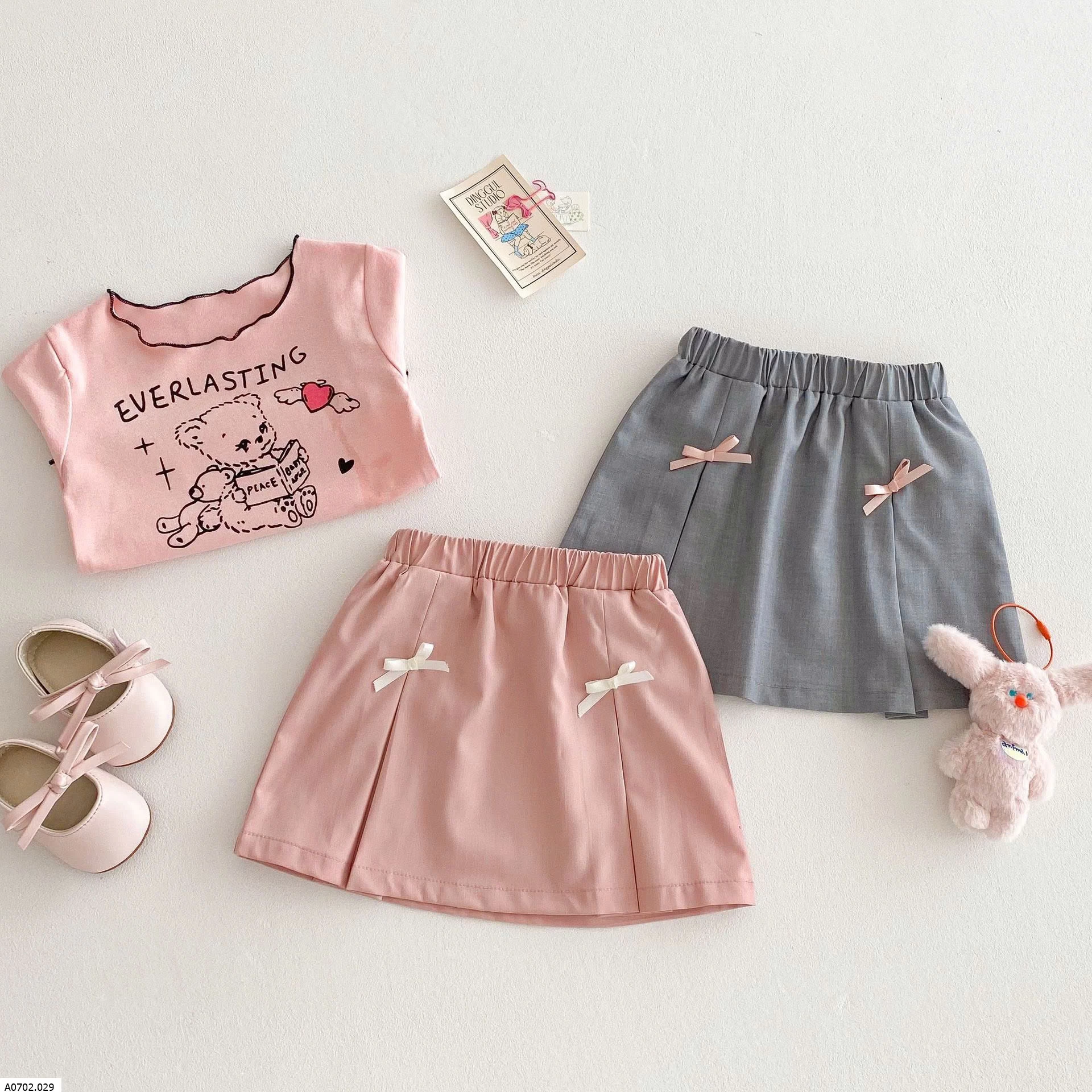 SET ÁO THUN MIX CHÂN VÁY NƠ     giá sỉ như sau áo: 71k  váy: 74k 