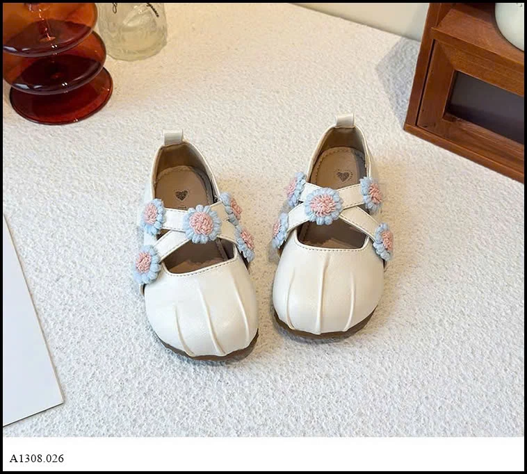 GIÀY BÚP BÊ QUAI CHÉO GẮN HOA   Giá sỉ sz 22-26: 130k sz 27-31: 139k 