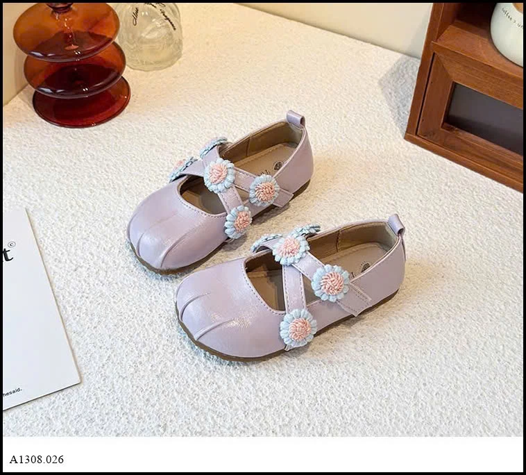 GIÀY BÚP BÊ QUAI CHÉO GẮN HOA   Giá sỉ sz 22-26: 130k sz 27-31: 139k 