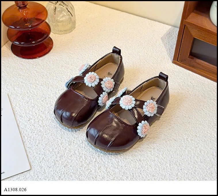 GIÀY BÚP BÊ QUAI CHÉO GẮN HOA   Giá sỉ sz 22-26: 130k sz 27-31: 139k 