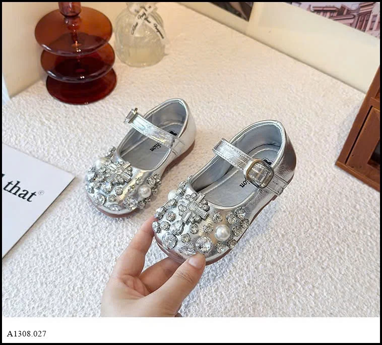 GIÀY BÚP BÊ GẮN ĐÁ BLING   Giá sỉ sz 23-25: 130k  sz 26-30: 139k  sz 31-34: 148k 