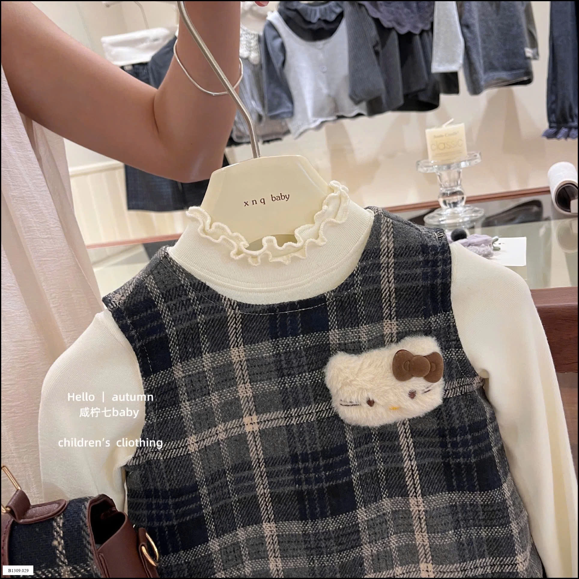 VÁY KẺ KITTY KÈM CẶP CHO BÉ GÁI VÁY KẺ KITTY KÈM CẶP CHO BÉ GÁI