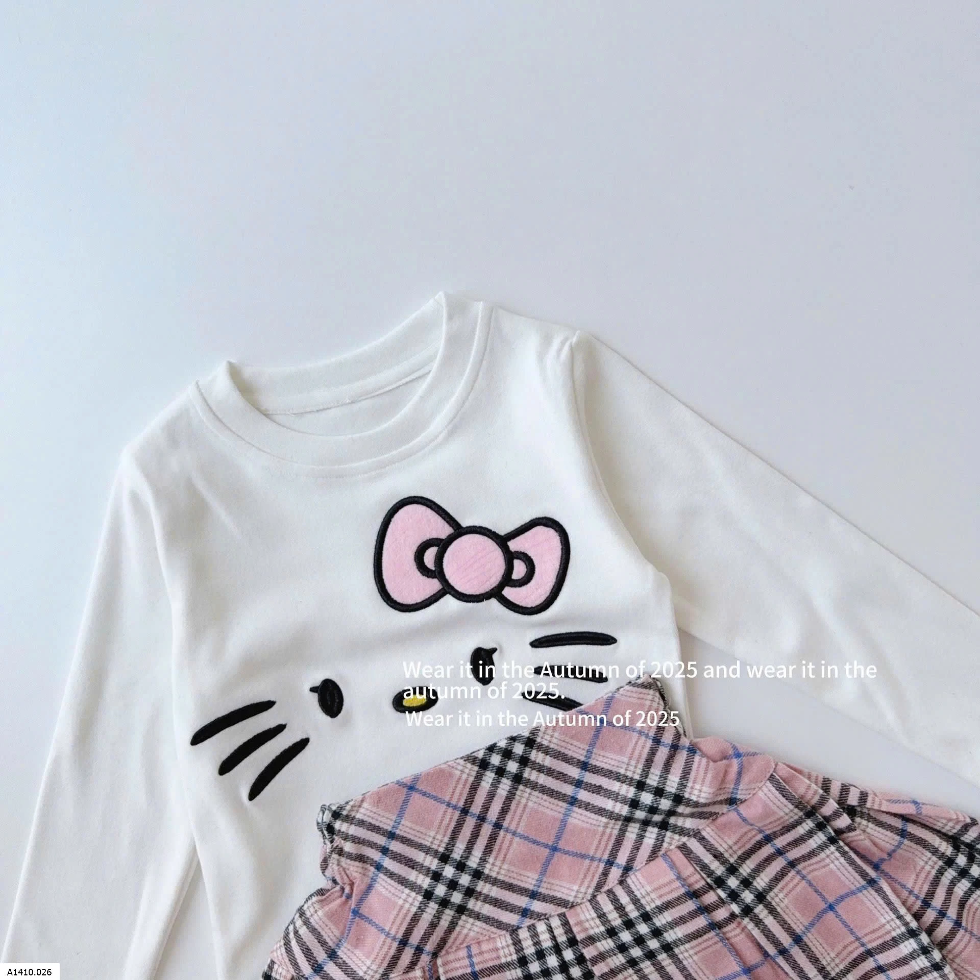 SET ÁO + CHÂN VÁY XẾP LY HELLO KITTY CHO BÉGiá sỉ ÁO: 114k CHÂN VÁY: 131k