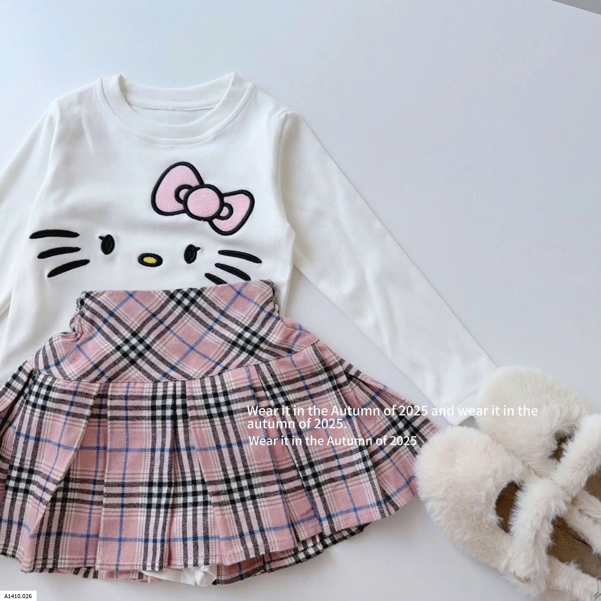SET ÁO + CHÂN VÁY XẾP LY HELLO KITTY CHO BÉGiá sỉ ÁO: 114k CHÂN VÁY: 131k