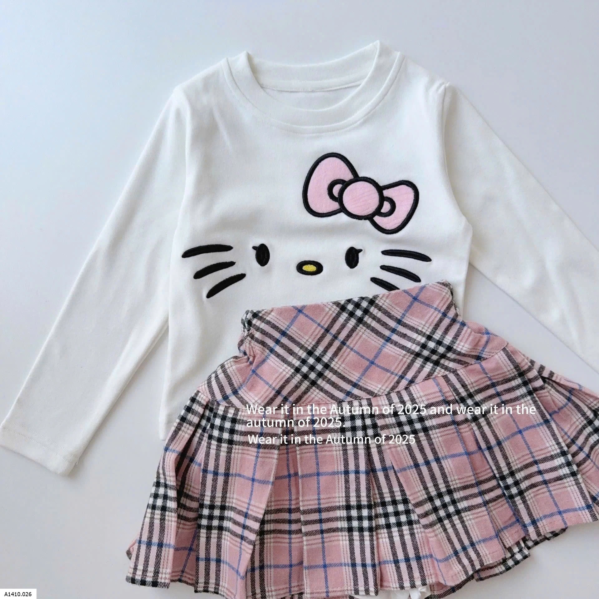 SET ÁO + CHÂN VÁY XẾP LY HELLO KITTY CHO BÉGiá sỉ ÁO: 114k CHÂN VÁY: 131k