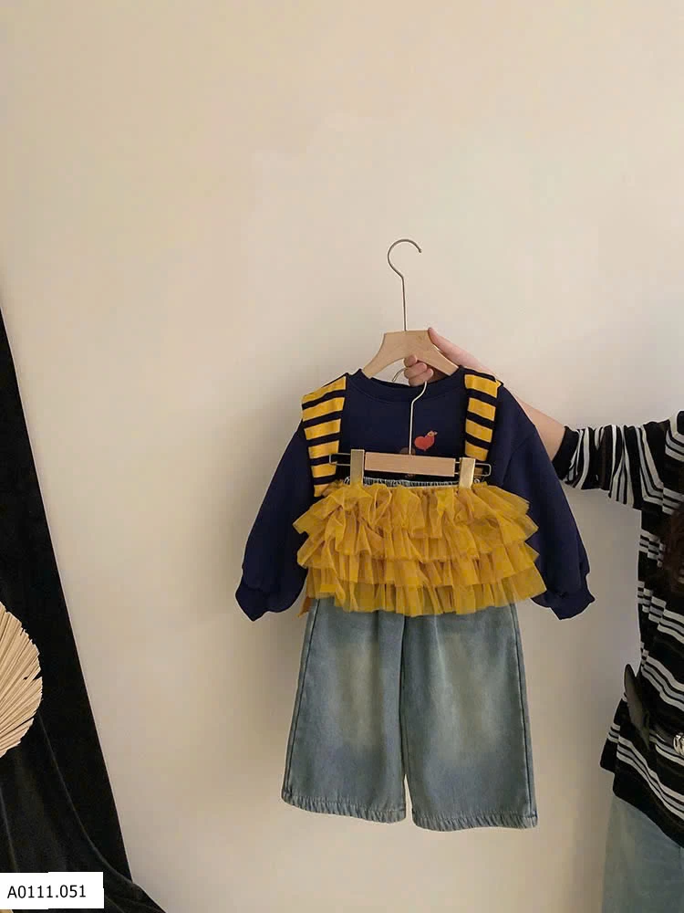 SET ĐỒ THU ĐÔNG JEAN MIX VÁY VOAN BÉ GÁI  Giá sỉ Áo phối khăn choàng: 187k  Jeans phối váy voan: 236k