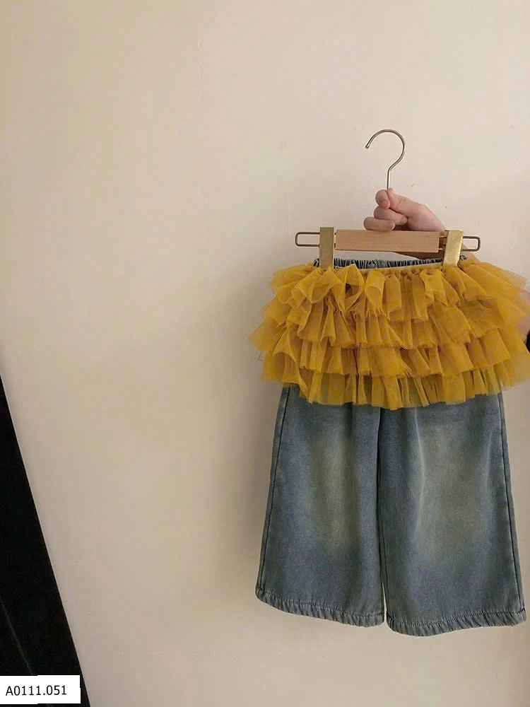 SET ĐỒ THU ĐÔNG JEAN MIX VÁY VOAN BÉ GÁI  Giá sỉ Áo phối khăn choàng: 187k  Jeans phối váy voan: 236k