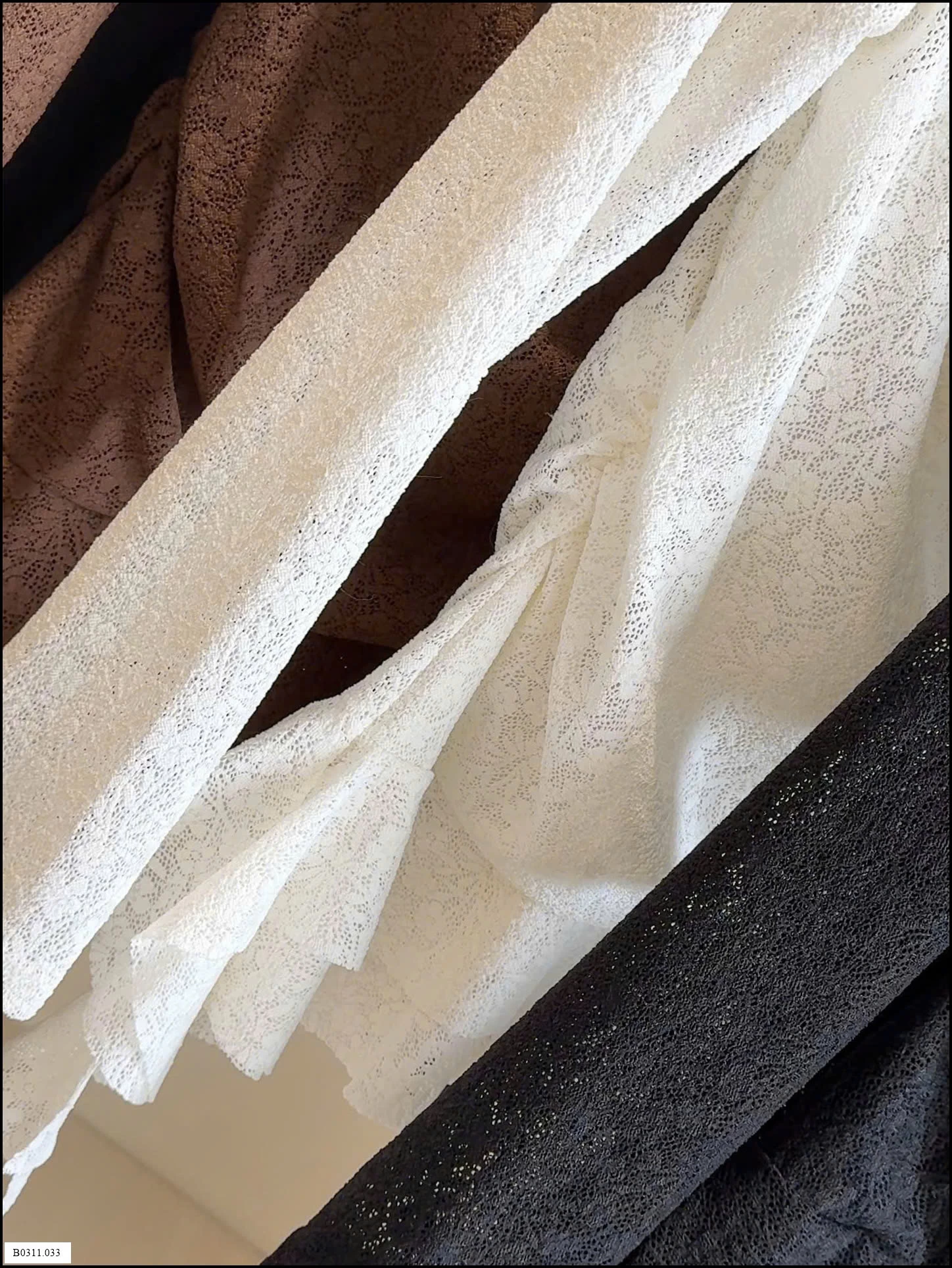 ÁO REN VỔ V TAY LOE ANNA Giá sỉ 180k