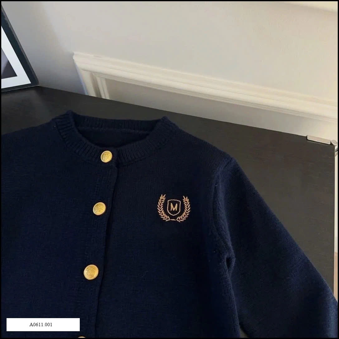 ÁO CDG LEN THÊU CHỮ M Giá sỉ 140k