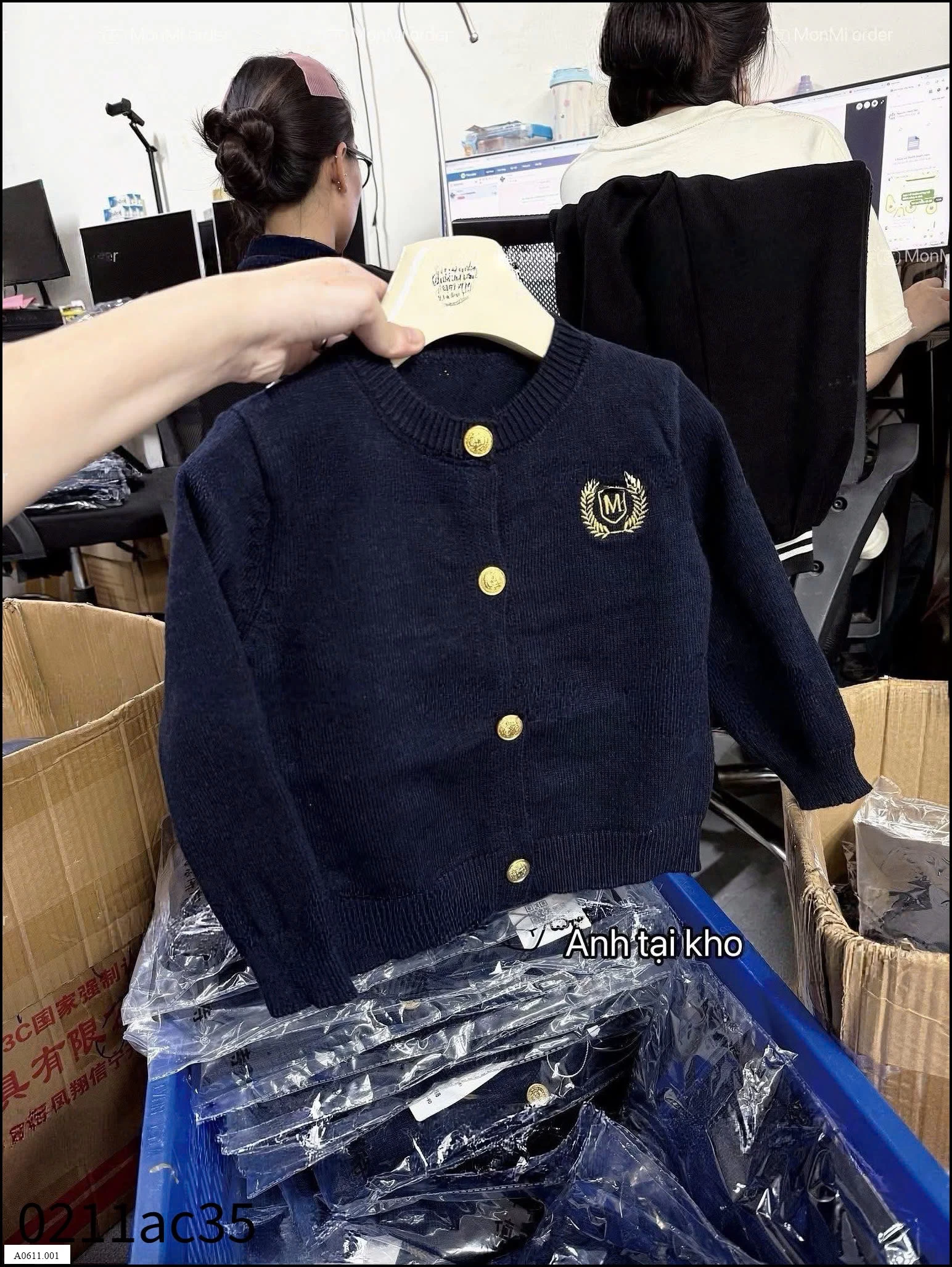 ÁO CDG LEN THÊU CHỮ M Giá sỉ 140k