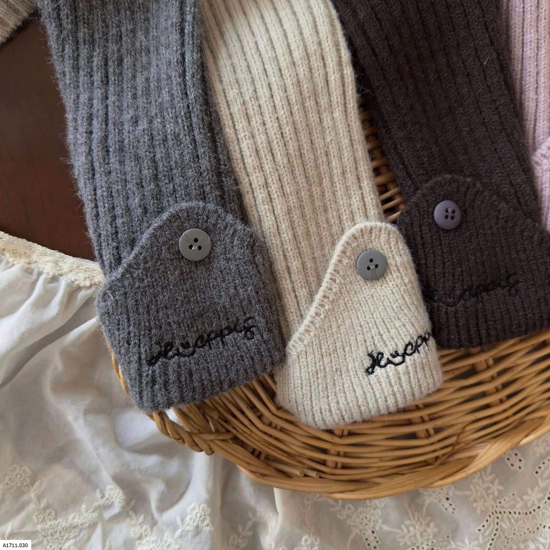 Áo len dày dặn cho bé gái   Giá sỉ 140k