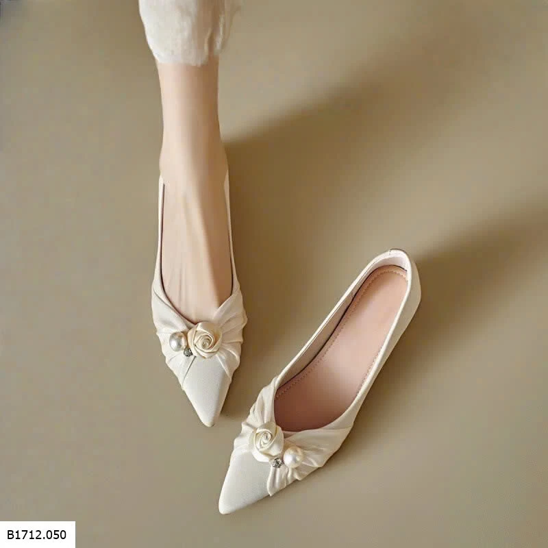 GIÀY ĐẾ BỆT MŨI NHỌN GẮN HOA NỮ  Giá sỉ 195k