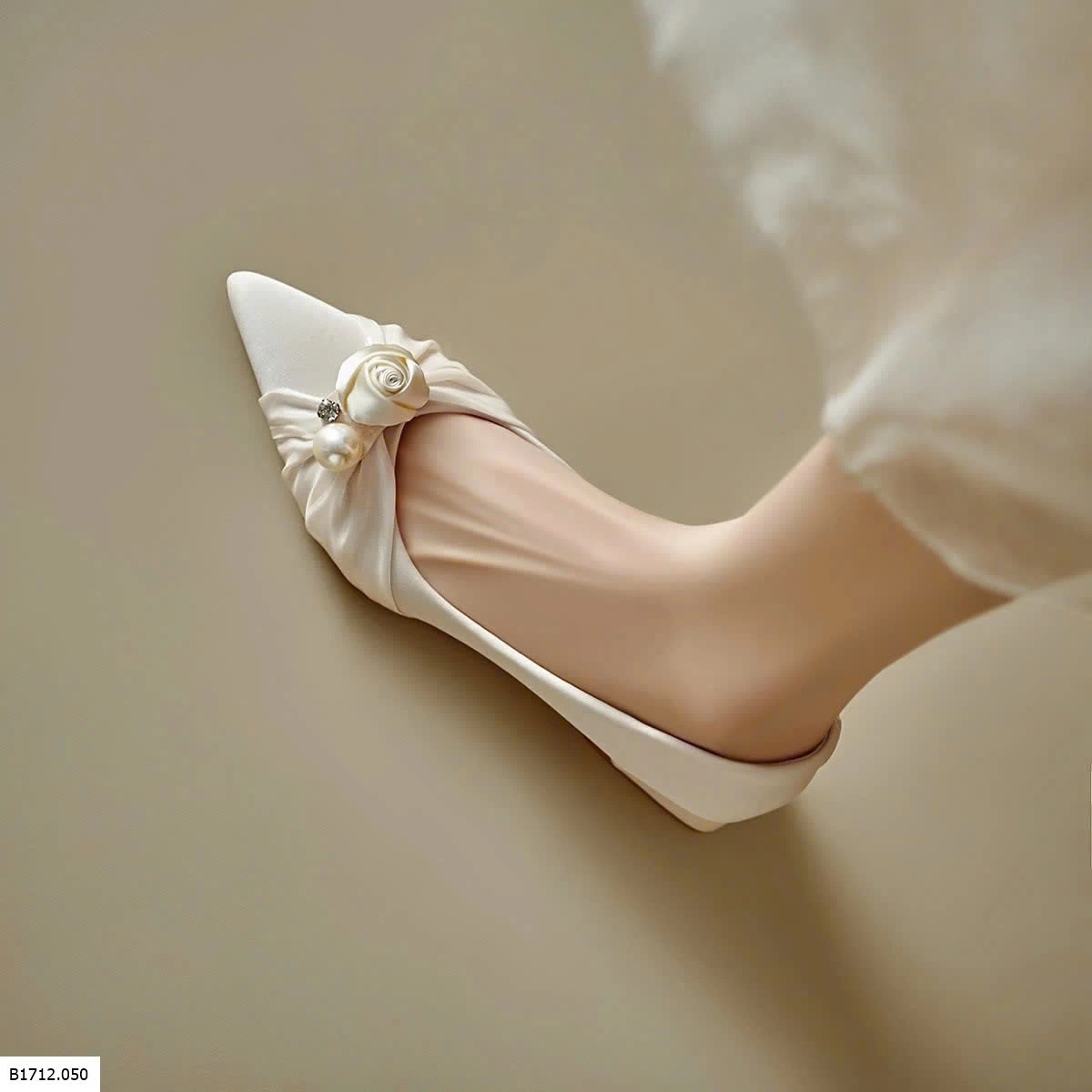 GIÀY ĐẾ BỆT MŨI NHỌN GẮN HOA NỮ  Giá sỉ 195k