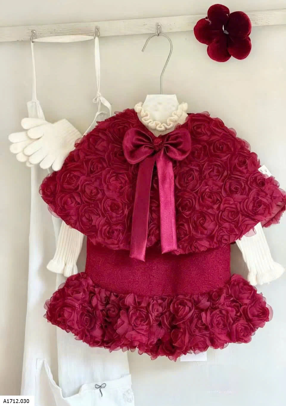 SET VÁY ĐỎ HOA HỒNG 3D  Giá sỉ choàng 227k  váy sát nách 268k  áo len 185k 