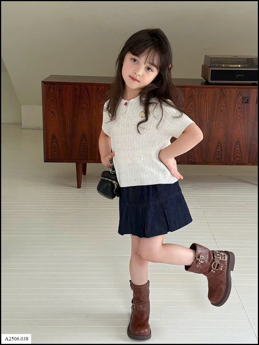 ÁO POLO KÈM CHÂN VÁY JEAN  Sỉ giá  áo sz 90-150: 130k;  sz 160: 145k ( k có sz 170) Váy sz 90-150: 134k; sz 160:148k ; sz 170:162k