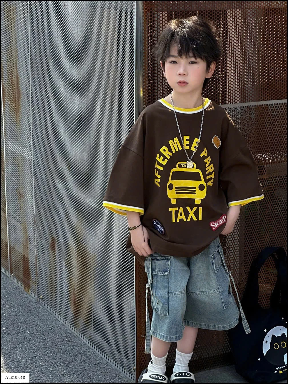 ÁO THUN NÂU CHỮ TAXI VÀNG Giá sỉ 130k 