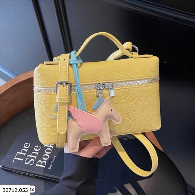 TÚI XINH KÈM CHARM NGỰA   Giá sỉ 150k