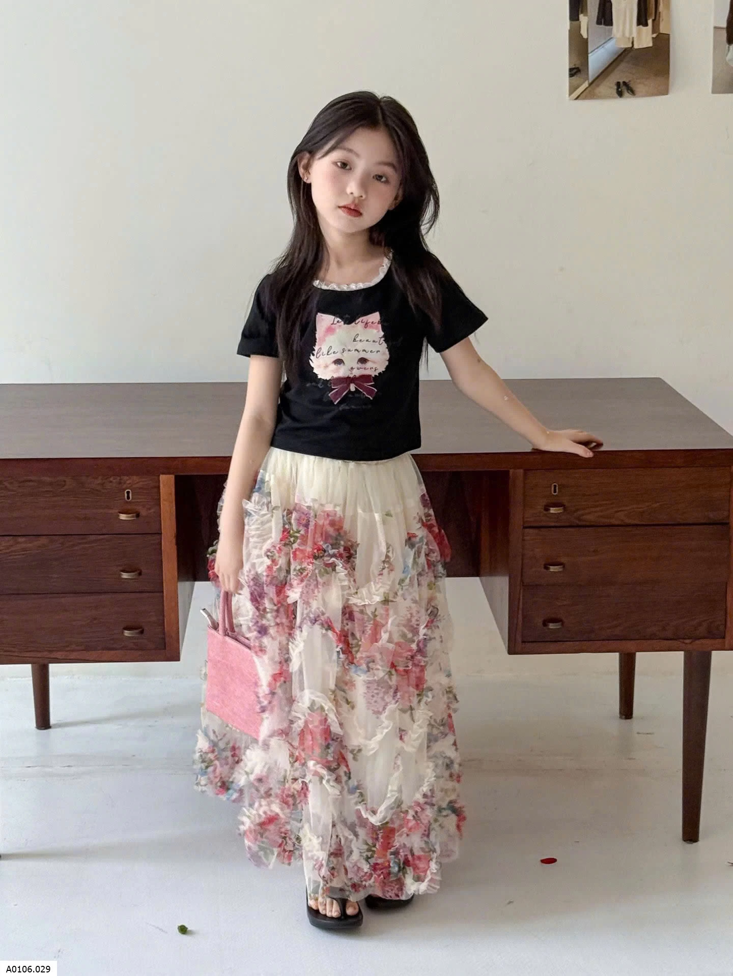 SET ÁO CRT MIX CHÂN VÁY DÀI    Sỉ  giá  áo: 110k  váy: 210k 