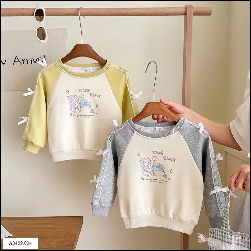 ÁO NỈ PHỐI MÀU TAY GẮN NƠ BÉ GÁI   Giá sỉ 107k